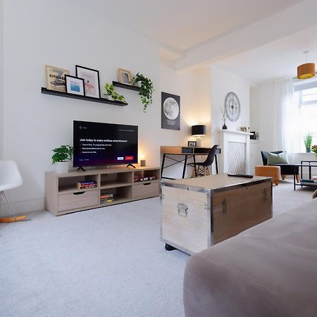 Stayright 3 Bed Home Near Hiking Trails & Parks Llwynypia 外观 照片