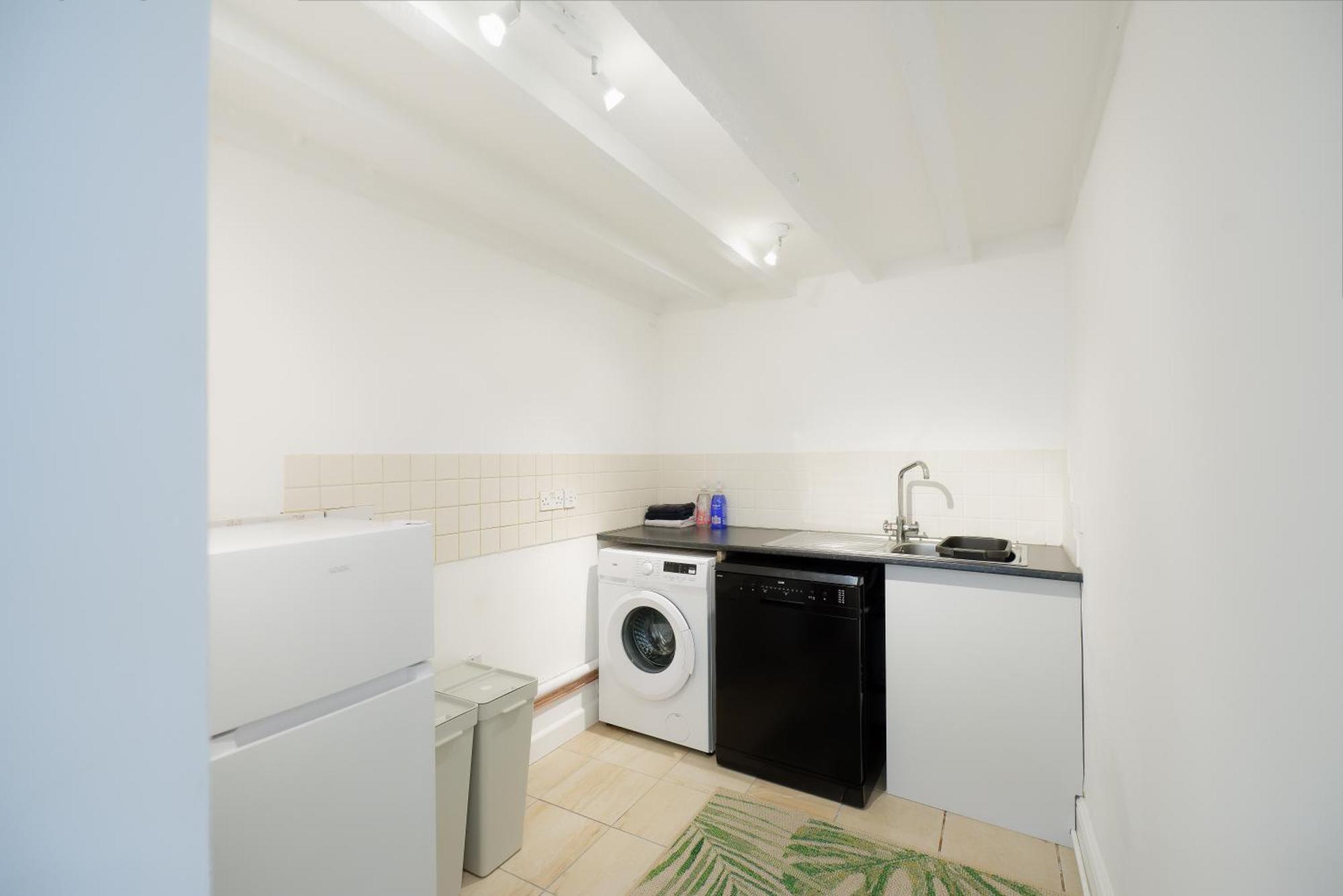 Stayright 3 Bed Home Near Hiking Trails & Parks Llwynypia 外观 照片