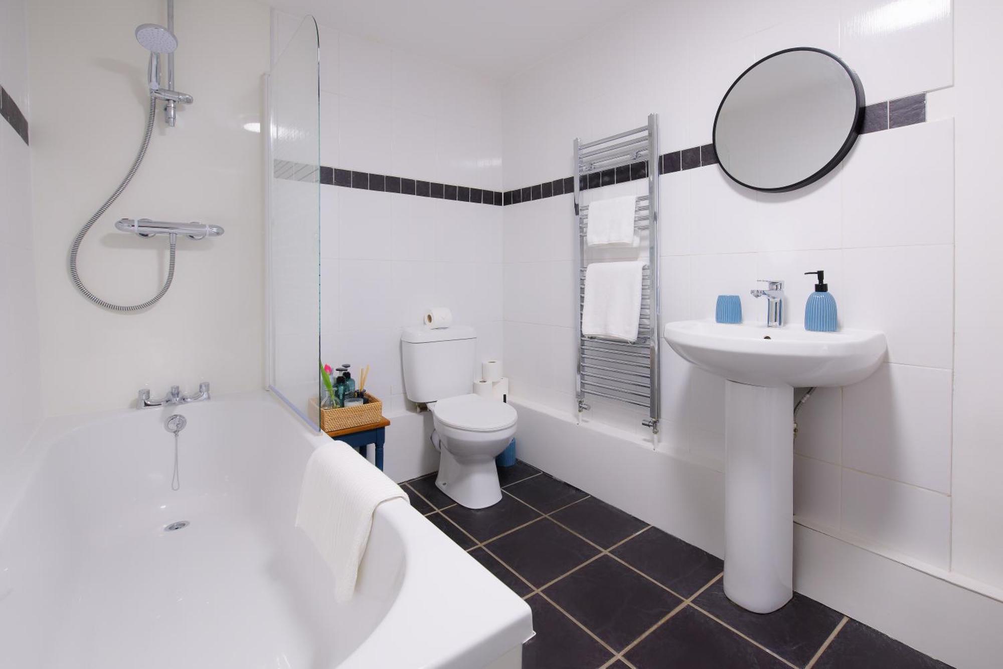 Stayright 3 Bed Home Near Hiking Trails & Parks Llwynypia 外观 照片