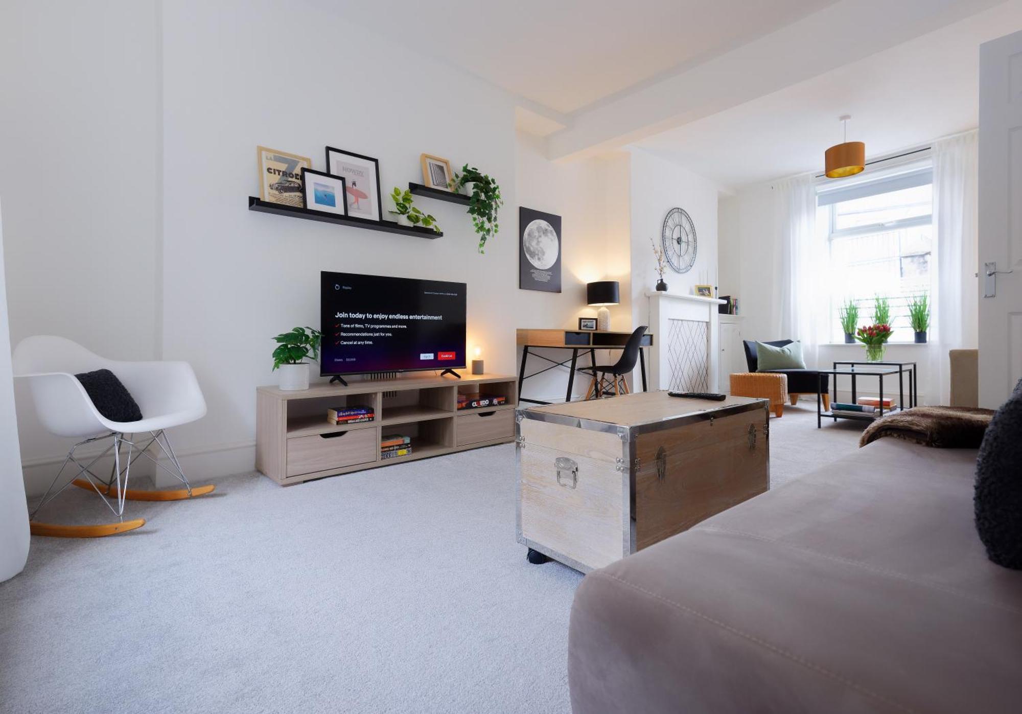 Stayright 3 Bed Home Near Hiking Trails & Parks Llwynypia 外观 照片