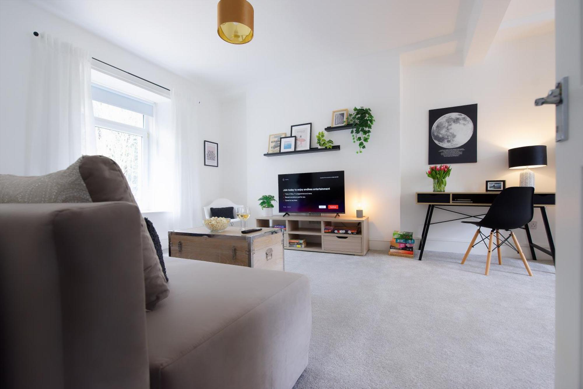 Stayright 3 Bed Home Near Hiking Trails & Parks Llwynypia 外观 照片